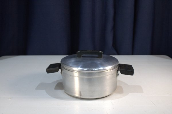 Aluminium Cooking Pots with Lids (Set of 2)