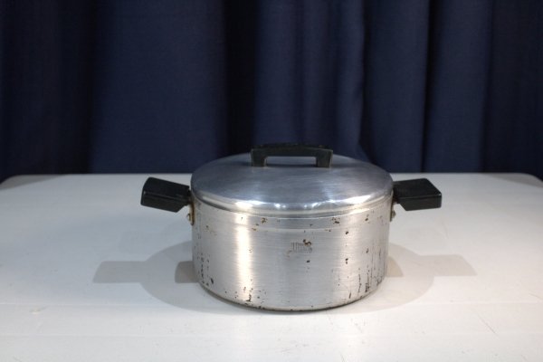 Aluminium Cooking Pots with Lids (Set of 2)