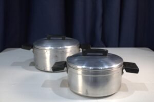 Aluminium Cooking Pots with Lids (Set of 2)