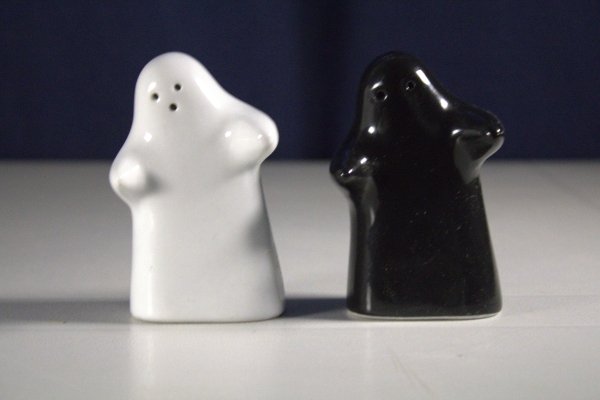Hugging Ghost - Salt and Pepper 2 Hugging Ghost Salt & Pepper Shaker Set